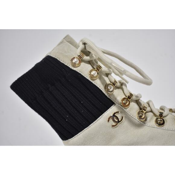Chanel 21K Ivory Suede Black Platform Combat Lace Up Ankle Short Moto Boot 40.5 - Picture 5 of 12